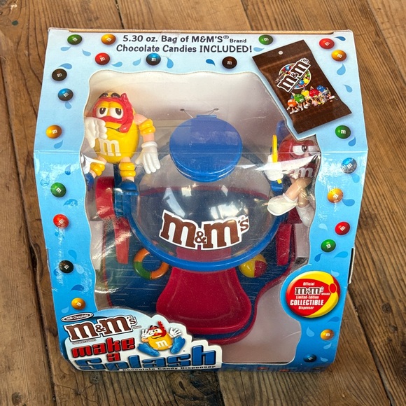 Limited Edition Collectable M&M'S Red and Yellow Candy Dispenser Playset - Picture 1 of 7